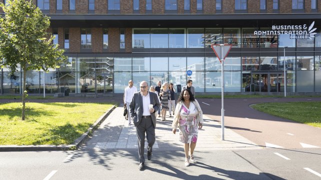 Bezoek MBO Raad aan Business & Administration College ROC Midden Nederland